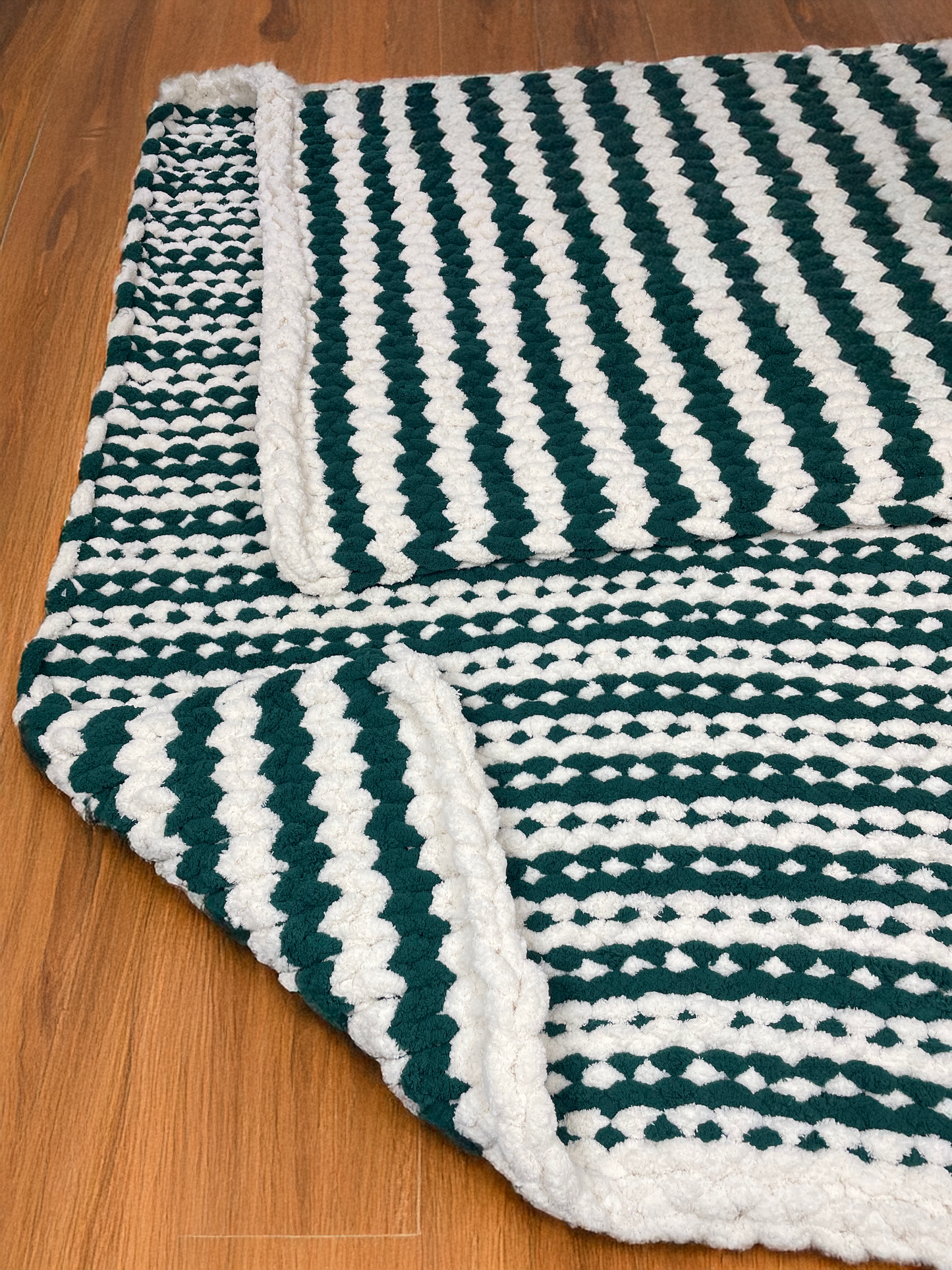 Handmade chunky chenille yarn blanket - Beige & Dark Green color