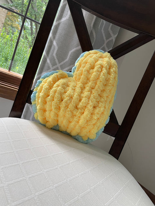 Chunky Yarn Heart Pillow Tutorial