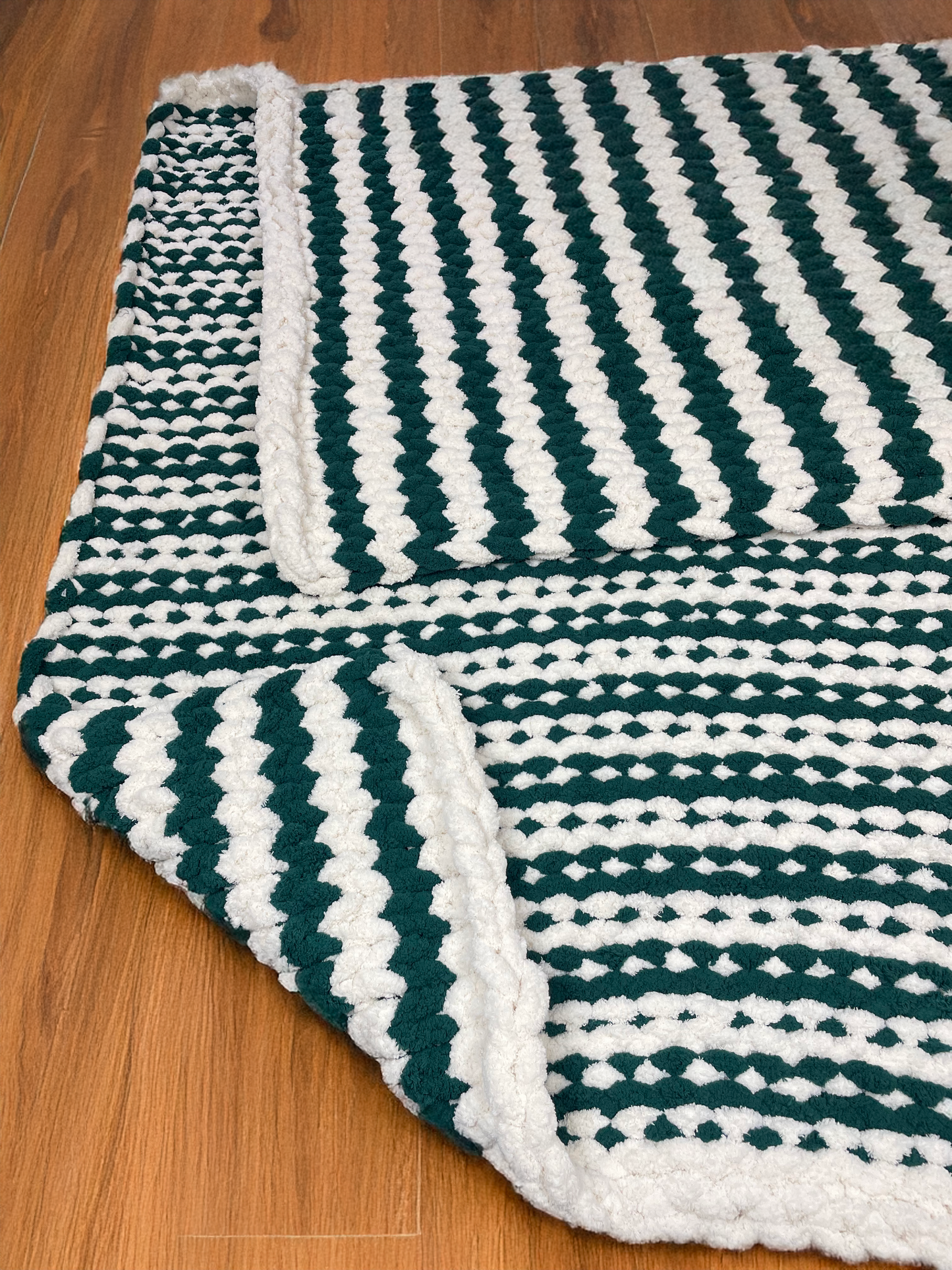 "Handmade chunky chenille yarn blanket" - Seashell & Dark Green color